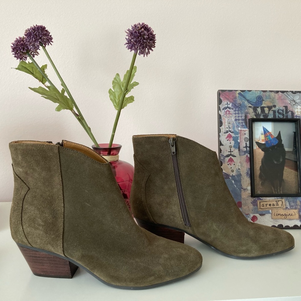 NWOB- Nine West green suede booties, size 9.
